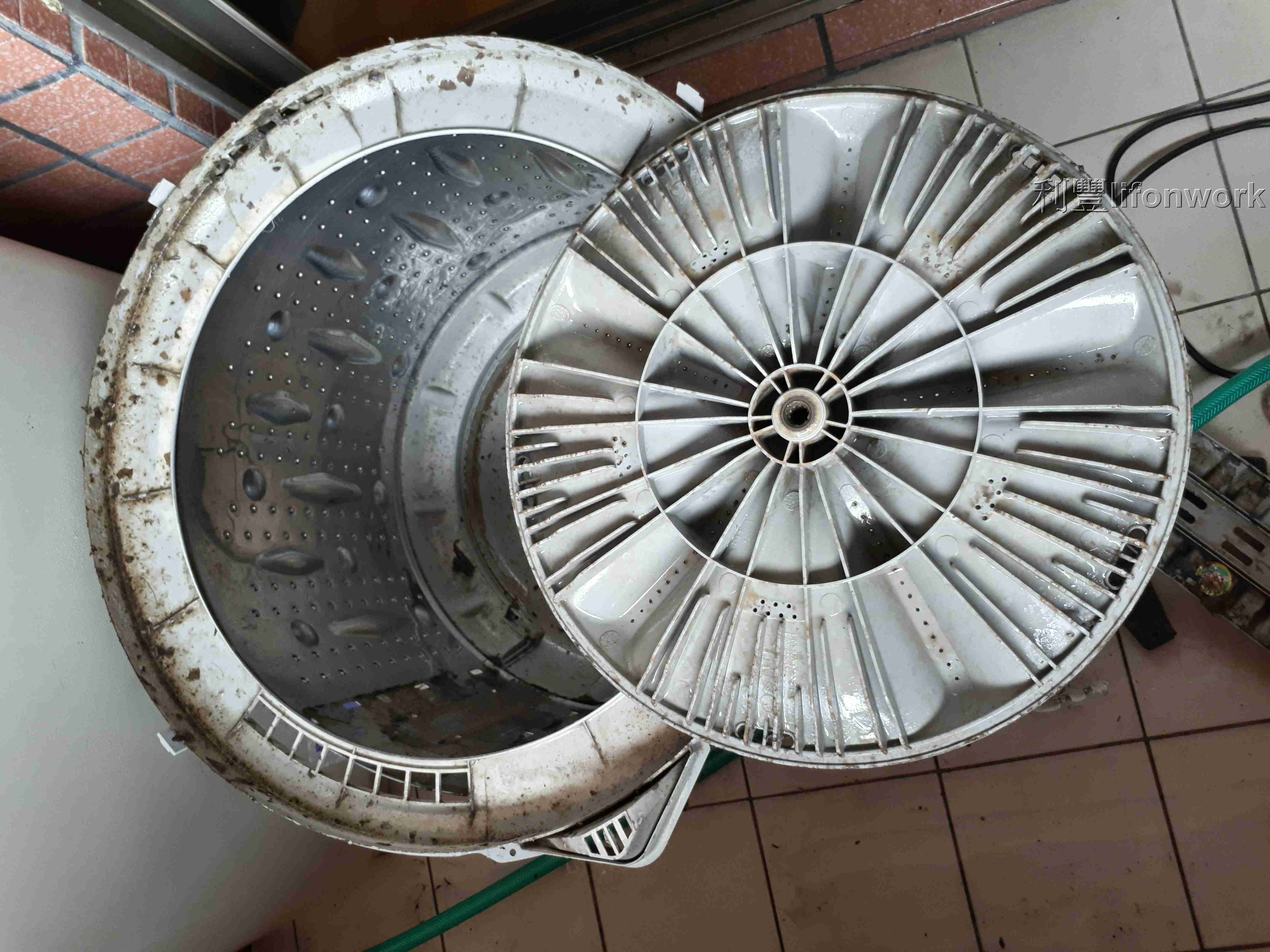 高雄台灣三洋直立式洗衣機拆洗